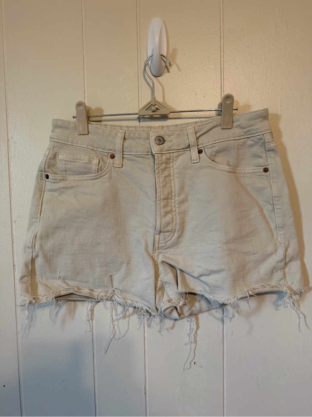 Old Navy Cream Frayed Hem Denim Shorts